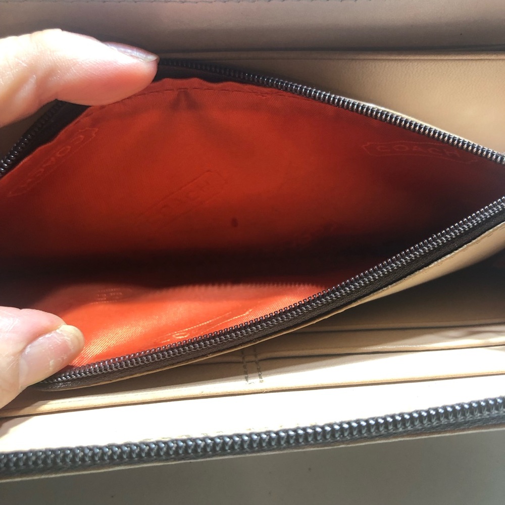 COACH Brown and Tan Signature Zip Around Wallet / Checkbook / Credit Cards - Picture 12 of 14